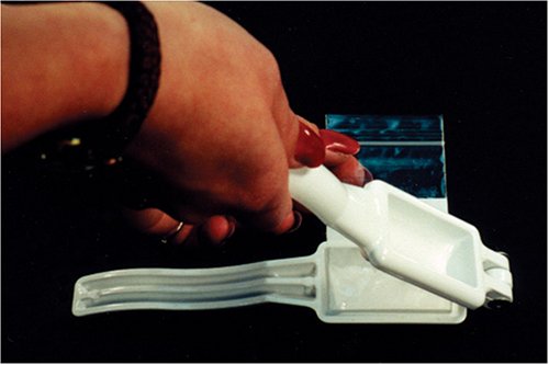 Hand Held Pill Crusher That Easily Reduces Pills to Powder