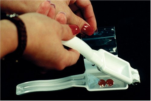 Hand Held Pill Crusher That Easily Reduces Pills to Powder
