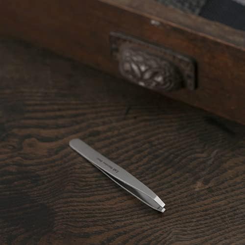 Kai Brand KAI Magoroku Seki Tweezers, Slanted Tip, Storage Case Included, Silver, For Tweezers, Unwanted Hair HC1806 - NewNest Australia
