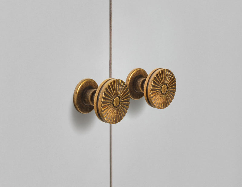 Goo-Ki Antique Brass Cabinet Drawer Knobs Zinc Alloy Kitchen Hardware - 6 Pack Vintage Bronze Retro Brass Single Screw Bar Pull Handles for Cupboard Wardrobe,9615GT-DK