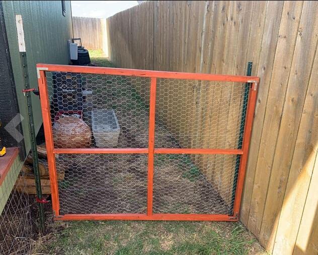 T-Post Gate Hinge Pins - Heavy Duty Gate Hanger, Hang a gate of Any Farm or Garden from a Metal T Post, Steel Gate Hinges Target Hanger, Easy to Install
