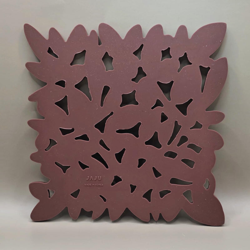 JAJU Silicone Trivet – Blossom Pattern Heat-Resistant Pot Holder, Non-Slip Double-Sided Design, Dishwasher Safe, Square 14.5cm, Burgundy