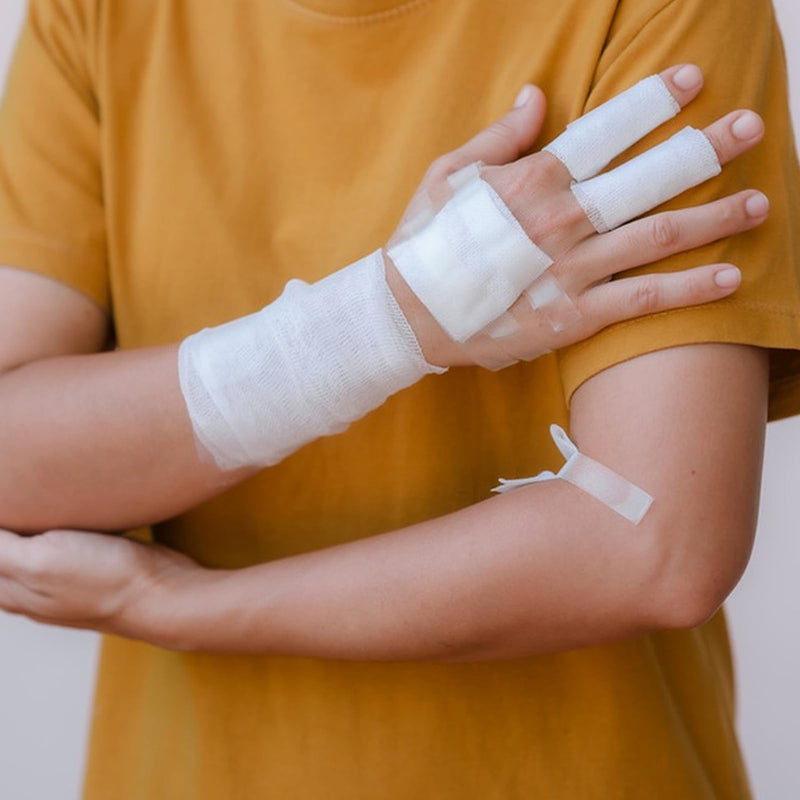 1/4" x 6" x 3 Yard Adhesive Felt Padding Felt Adhesive White Felt Roll Orthopedic Part for Wound Cushioning Cuttable Felt Padding for Provide Cushioning and Support in Pain Foot, 1 Roll