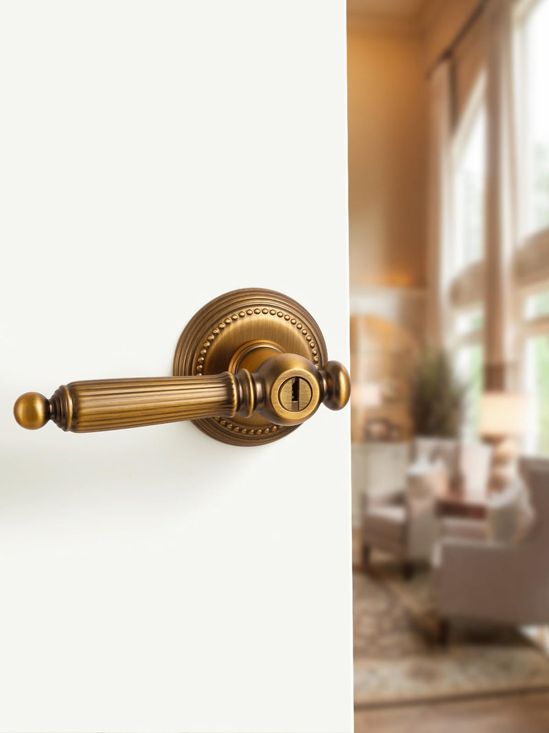 1 Pack Antique Door Lever with Lock and Key Entry Antique Brass Door Handle Door Lever Bedroom and Bathroom Zinc Alloy Entry Lock 1