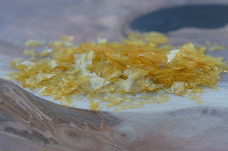 De-Waxed Super Blonde Shellac Flakes 1 lb. (16 oz.)