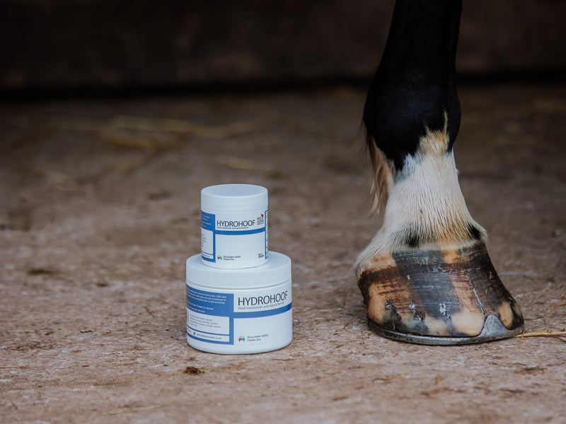 Hydrohoof Horse Hoof Moisturizer (17 fl. Oz / 500ml) | Hoof Conditioner Dressing and Barrier Cream | Moisture Balancing Balm | Nourish & Protect | Natural Hoof Moisture Regulation