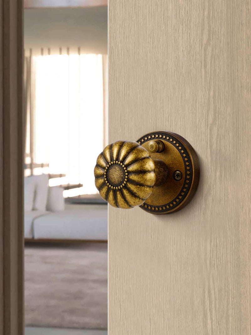 Antique Brass Door Knobs Interior Privacy Door Knob with Lock for Bedroom and Bathroom,Zinc Alloy 1 Pack Antique Brass-Privacy