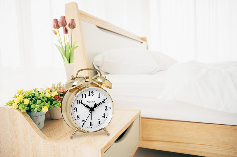 Westclox Big Ben Twin Bell Alarm Clock | Loud Alarm Clock for Heavy Sleepers | Battery Operated Clock with Backlight for Bedside Table, Bedroom, Kids Room, Desk (Gold, 4") Gold