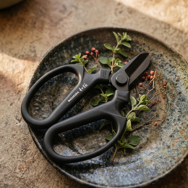 Wazakura Black Blade Floral Scissors - Carbon‑Reinforced Fluorine Coated, Ultra‑Sharp Clean Cuts, Japanese Professional Flower & Garden Shears