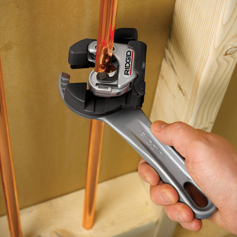 RIDGID 32573 Model 118 2-in-1 Close Quarters AUTOFEED 1/4" to 1-1/8" Metal Tubing Compact Cutter, Silver/Black 13 x 6.75 x 2 inches Pliers