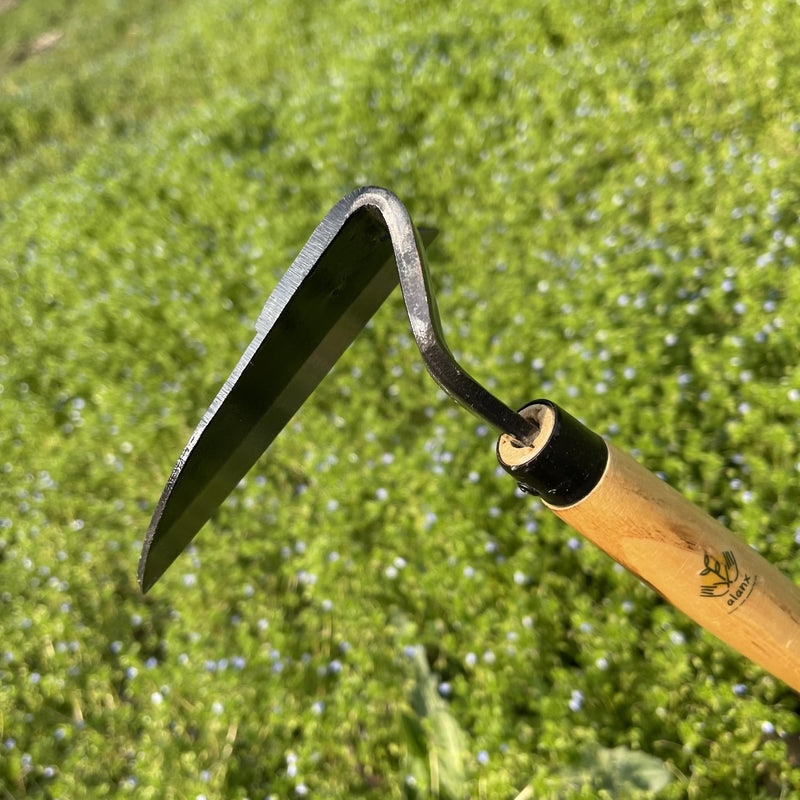alanx 12 Inch Japanese Gardening Hand Weeding Sickle, Weeding Hoe with Long Wooden Handle