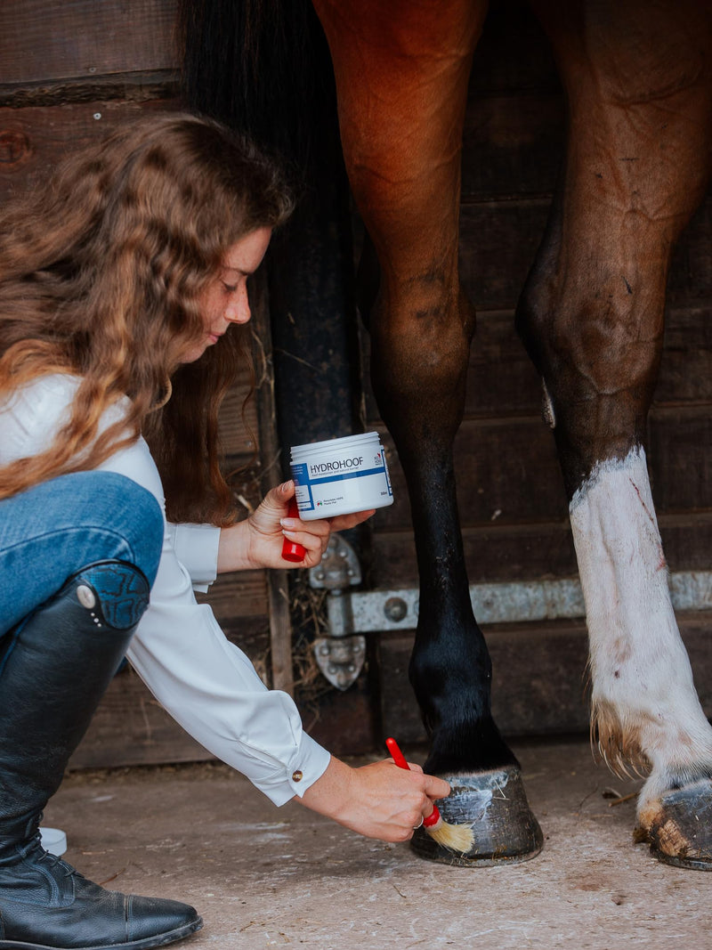 Hydrohoof Horse Hoof Moisturizer (17 fl. Oz / 500ml) | Hoof Conditioner Dressing and Barrier Cream | Moisture Balancing Balm | Nourish & Protect | Natural Hoof Moisture Regulation