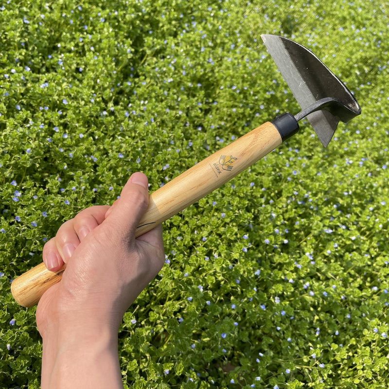 alanx 12 Inch Japanese Gardening Hand Weeding Sickle, Weeding Hoe with Long Wooden Handle