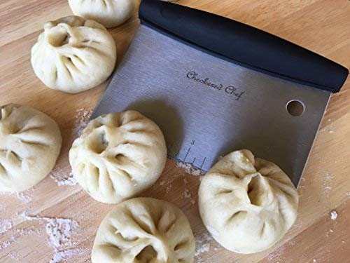 NewNest Australia - Checkered Chef Dough Scraper And Chopper - Pastry Cutter, Icing Smoother, Bench Scraper Knife Stainless Steel With Plastic Cover 