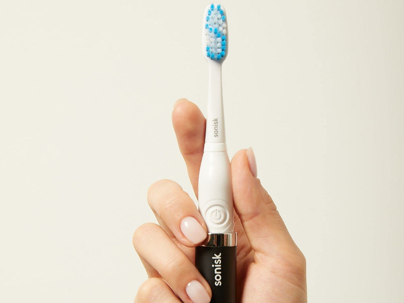 Sonisk Pulse | Battery Powered Electric Toothbrush | Sonic Technology | 1x Battery, 2X Brush Heads, 1x Travel Case Included | 31,000 Strokes Per Minute | Antimicrobial | Portable Size | Matte Black - NewNest Australia