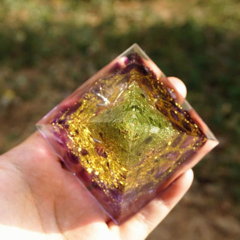 VNSTKWW Orgone Pyramid Crystal, Healing Chakra Pyramid for Protection,Balancing Positive Energy,Amethyst Emotional-Negativity Removal Stone,Clear Quartz Crystal Point for Meditation(2.36 inch) A - NewNest Australia