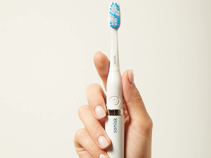 Sonisk Pulse | Battery Powered Electric Toothbrush | Sonic Technology | 1x Battery, 2X Brush Heads, 1x Travel Case Included | 31,000 Strokes Per Minute | Antimicrobial | Portable Size | Pure White - NewNest Australia