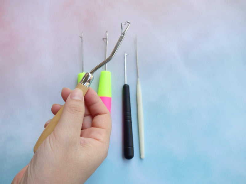 Pack of 5 Different Sizes Latch Hook Crochet Needle Hook Tools for Braid Hair, Scarf Carpet Making and Other Crafts - NewNest Australia