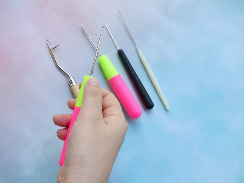 Pack of 5 Different Sizes Latch Hook Crochet Needle Hook Tools for Braid Hair, Scarf Carpet Making and Other Crafts - NewNest Australia