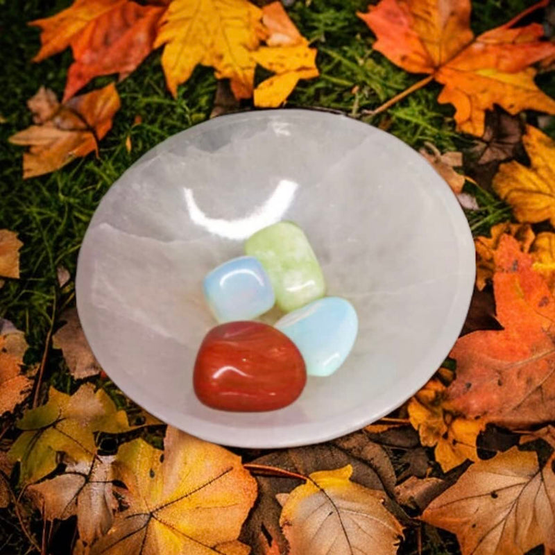 Crystal Selenite Charging Round Shape Handmade Bowl Alter Cleansing Spiritual Energy Healing Plate Charge White Dish Meditation Tumbles Creative Dish Jewelry Storage Decoration or Gift 6 cm - NewNest Australia