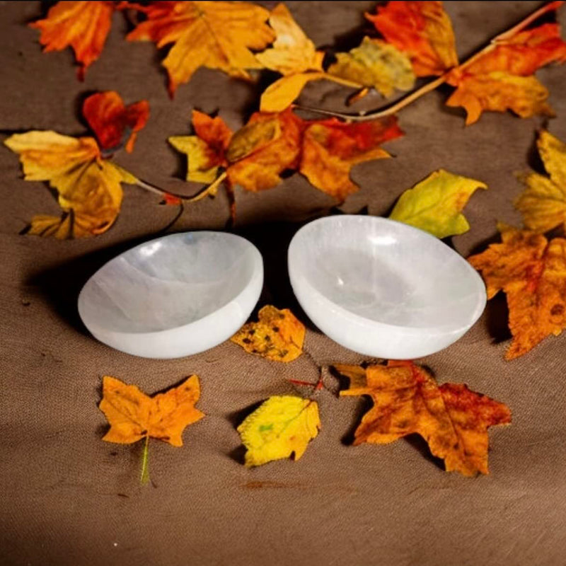 Crystal Selenite Charging Round Shape Handmade Bowl Alter Cleansing Spiritual Energy Healing Plate Charge White Dish Meditation Tumbles Creative Dish Jewelry Storage Decoration or Gift 6 cm - NewNest Australia