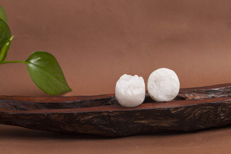 AMOYSTONE 2pcs Natural White Geode Stone Unique Knobs Small 1" Handle Pulls Thread Brass for Door Drawer, Bedroom Cabinet - NewNest Australia