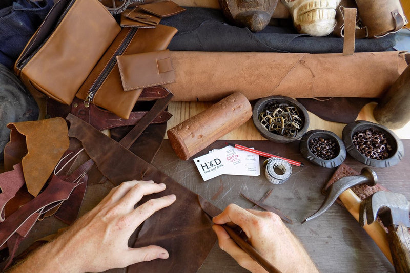 NewNest Australia - Hide & Drink, Leather Scarf Holder/Glove Holder/Accessories for Purses, Handbags & Totes/Scarf Organizer/Accessories Holder, Handmade :: Bourbon Brown 