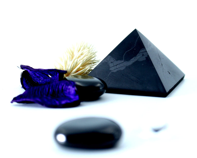Heka Naturals Polished Shungite Pyramid Crystal | 5 cm - Black Mineral Stones for Decoration & Meditation - Living Room Crystals - Natural Barrier & Cleaner - Fullerenes - NewNest Australia