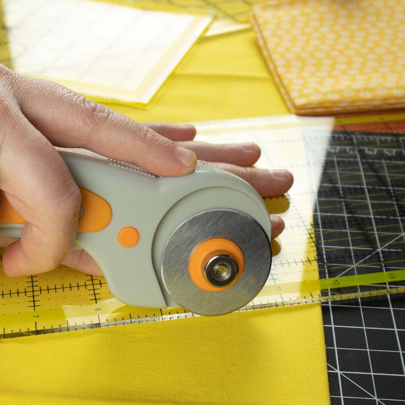 WA Portman Self Healing Cutting Mat and Rotary Cutter Set - 9x12 Inch Rotary Cutter Mat - 45mm Rotary Fabric Cutter - 5 Extra Rotary Cutter Blades - Ideal Sewing Mat Set for Craft Supplies - NewNest Australia