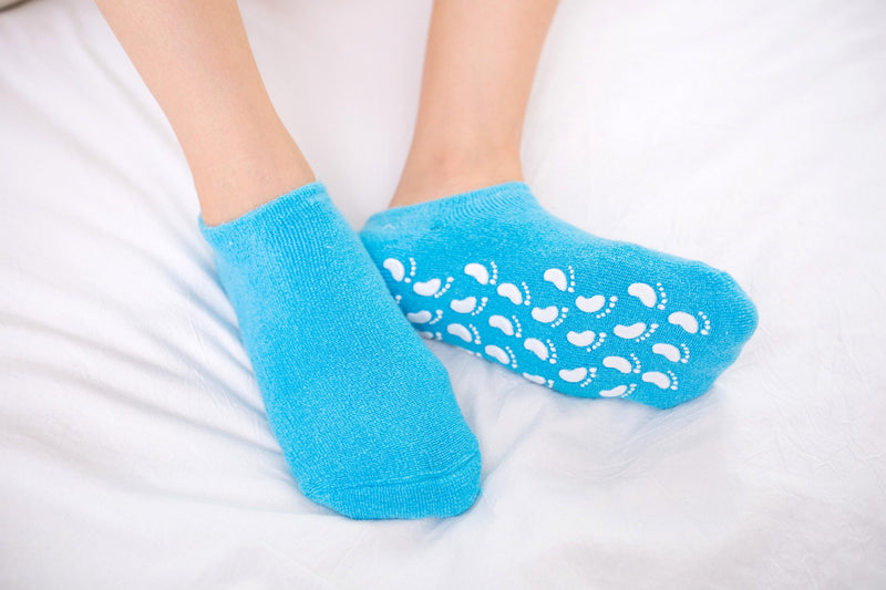 Veewon 2 Pair Moisturizing Gel Socks with Spa Quality Gel for Moisturizing Vitamin E and Oil Infused Helping Repair Dry Cracked Skins and Softens Feet, Blue+Pink - NewNest Australia