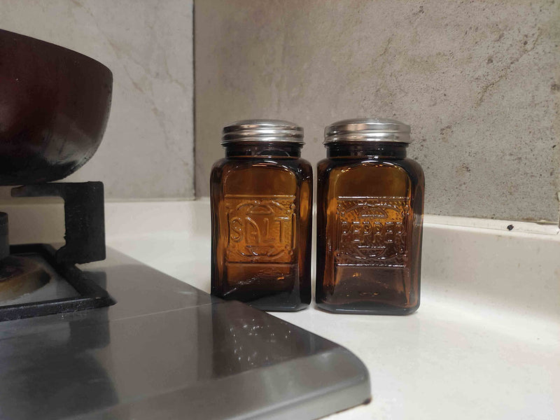 Ritadeshop Depression Style Glass Salt and Pepper Shakers (Amber) Amber - NewNest Australia