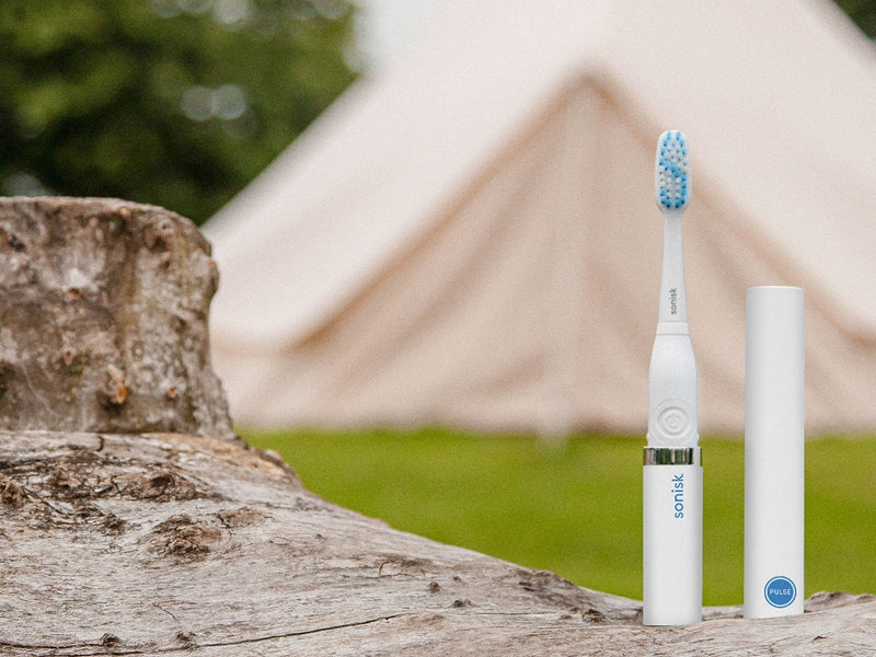 Sonisk Pulse | Battery Powered Electric Toothbrush | Sonic Technology | 1x Battery, 2X Brush Heads, 1x Travel Case Included | 31,000 Strokes Per Minute | Antimicrobial | Portable Size | Pure White - NewNest Australia