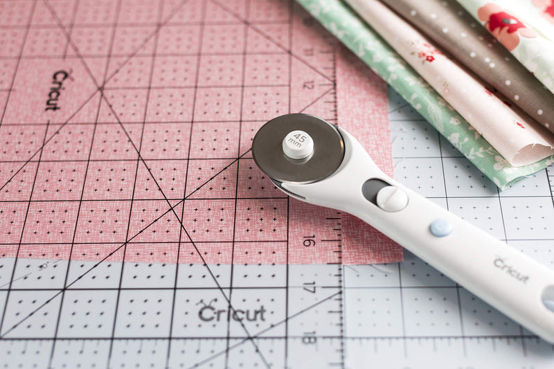 Cricut Rotary Cutter - Rotary Cutter for Fabric, Sewing and Quilting Projects - Compatible For Both Right- and Left-Handed Use - [45mm] 45MM - NewNest Australia