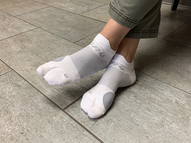 Bunion Relief Socks by OrthoSleeve, Patented Split-Toe Design with a Cushioned Bunion Pad Separates Toes, Relieves Bunion Pain and Reduces Toe Friction (Black, 1 Pair, Small) Small (1 Pair) Black - NewNest Australia