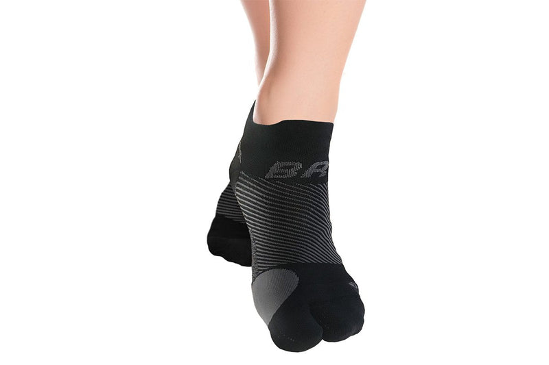 Bunion Relief Socks by OrthoSleeve, Patented Split-Toe Design with a Cushioned Bunion Pad Separates Toes, Relieves Bunion Pain and Reduces Toe Friction (Black, 1 Pair, Small) Small (1 Pair) Black - NewNest Australia