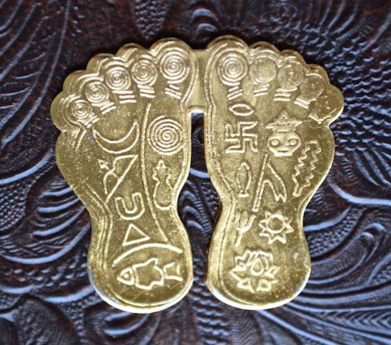 NewNest Australia - Sri Laxmi lakshmi charan paduka (laxmi's feet) Beautifully handcrafted in Brass/Ashtadhatu Gold Polished. Lucky charm amulet yantra - For immense wealth prosperity (STYLE 1 - 1.5" Inches) 